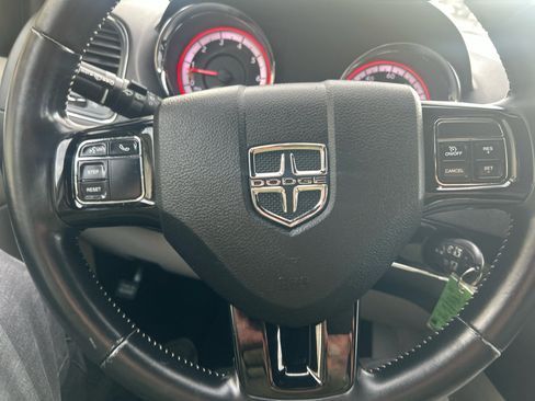Used 2019 Dodge Grand Caravan SXT image 18