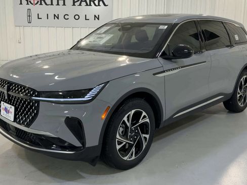 New 2026 Lincoln Nautilus Premier image 5