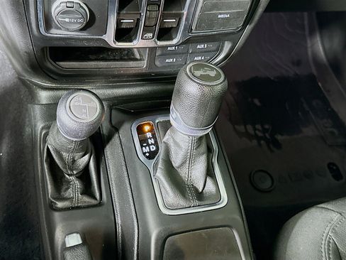 Used 2020 Jeep Wrangler Unlimited Sport S image 24