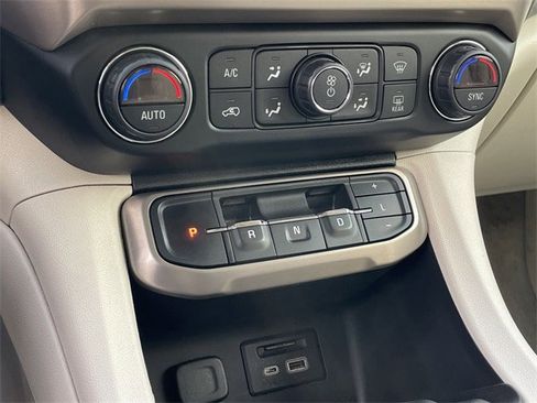 Used 2021 GMC Acadia Denali w/ Denali Ultimate Package image 19