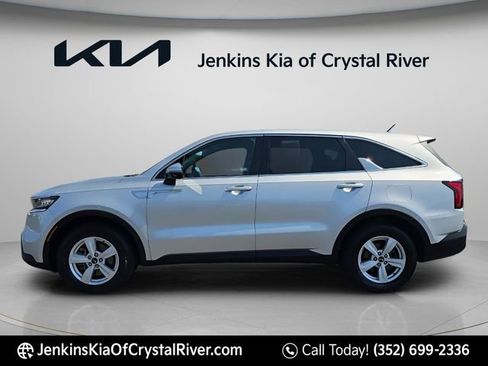 Used 2021 Kia Sorento LX FWD image 16