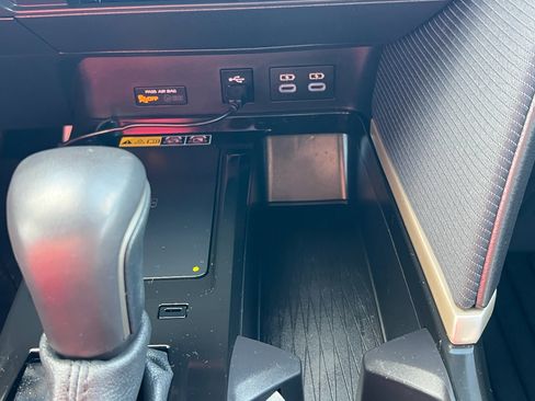 Used 2025 Toyota Camry SE FWD image 26