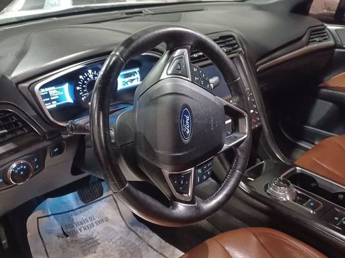 Used 2019 Ford Fusion Titanium image 4