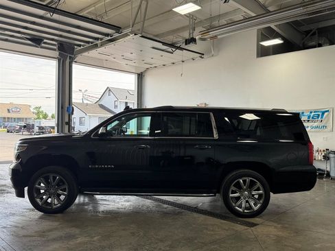 Used 2018 Chevrolet Suburban Premier AWD/4WD image 28