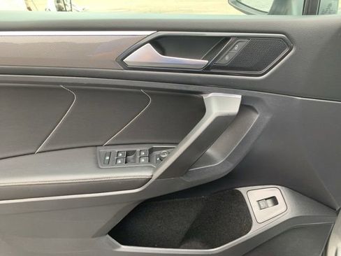 Used 2022 Volkswagen Tiguan SE R-Line image 22