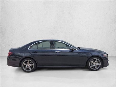 Used 2017 Mercedes-Benz E 300 image 4