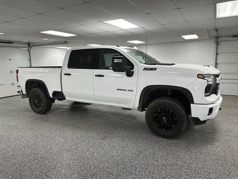 Used 2024 Chevrolet Silverado 3500 LTZ w/ LTZ Plus Package AWD/4WD image 2