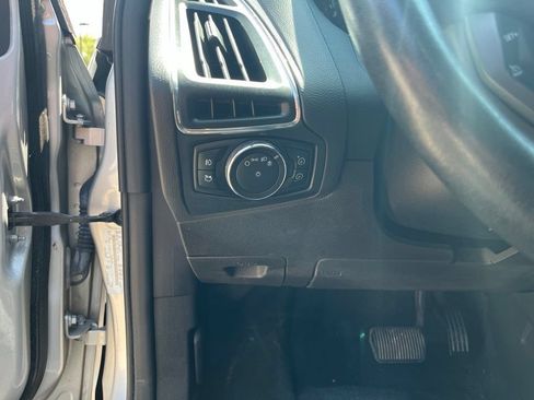 Used 2013 Ford Focus Titanium FWD image 22