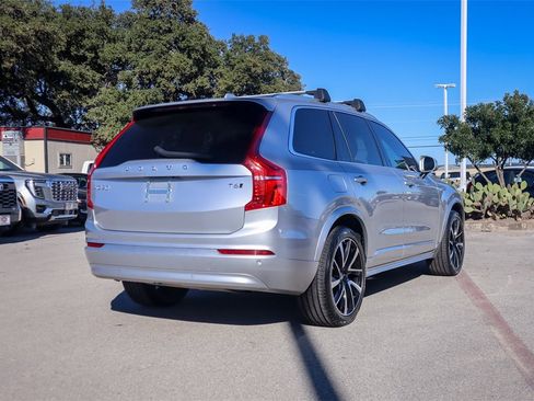Used 2022 Volvo XC90 T6 Momentum w/ Advanced Package image 5