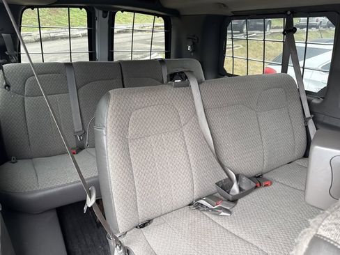 Used 2011 Chevrolet Express 2500 LS image 18