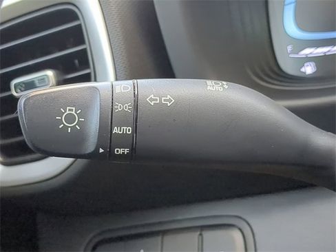 Used 2023 Hyundai Venue SEL image 24