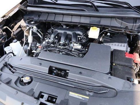 Certified 2025 Nissan Pathfinder SV w/ SV Premium Package FWD image 31