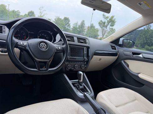 Used 2017 Volkswagen Jetta SEL FWD image 21
