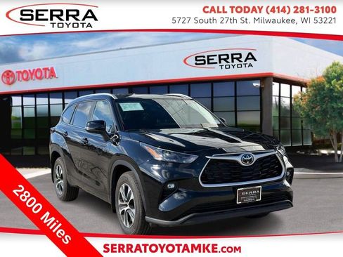 Used 2025 Toyota Highlander XLE AWD/4WD image 1