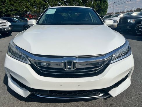 Used 2017 Honda Accord Touring image 2