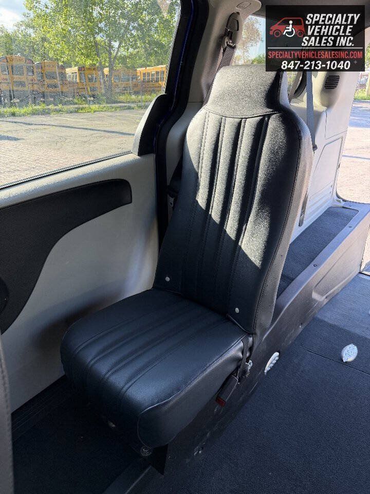 Used 2018 Dodge Grand Caravan SXT FWD image 26