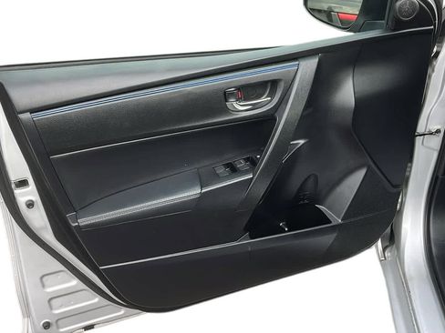 Used 2017 Toyota Corolla SE image 9