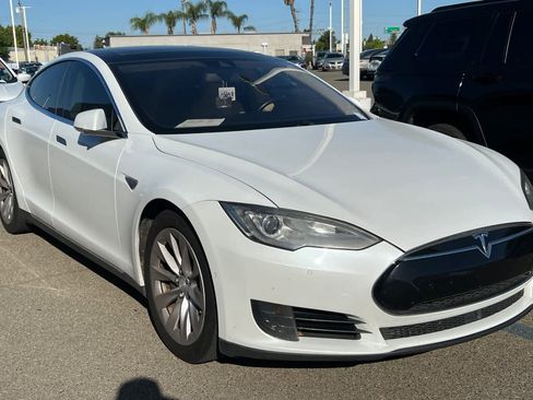 Used 2016 Tesla Model S 70 RWD image 3