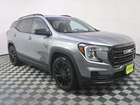 Used 2023 GMC Terrain SLE w/ Driver Convenience Package AWD/4WD image 8
