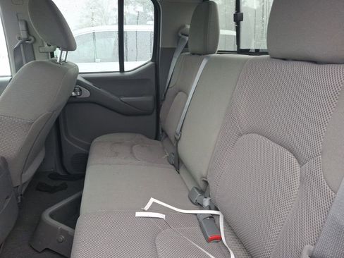 Used 2020 Nissan Frontier SV image 11