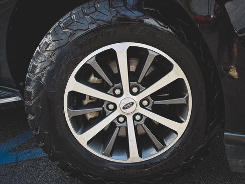 Used 2018 Ford Expedition Max XLT w/ Equipment Group 202A AWD/4WD image 2