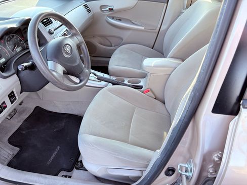 Used 2011 Toyota Corolla LE image 30