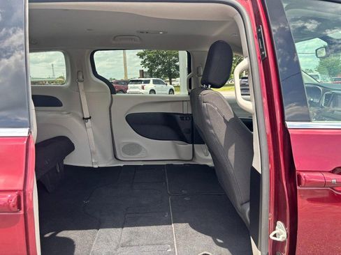 Used 2023 Chrysler Voyager LX FWD image 11
