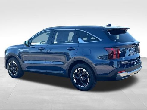 Certified 2026 Kia Sorento S w/ S Panoramic Sunroof Package FWD image 3