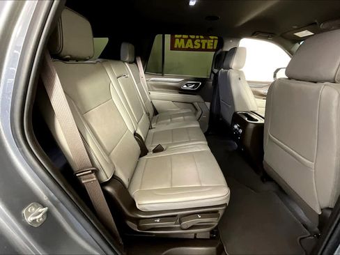 Used 2022 GMC Yukon SLT w/ SLT Luxury Package image 18