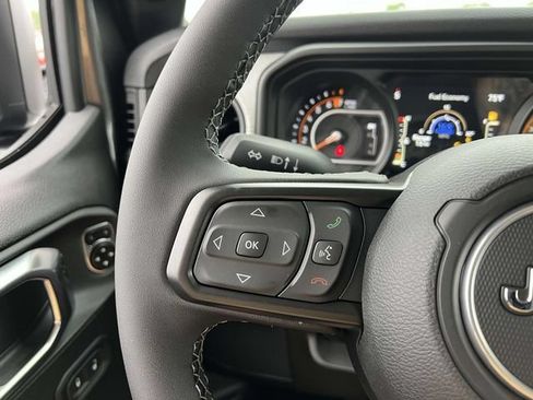 New 2025 Jeep Gladiator Sport AWD/4WD image 17
