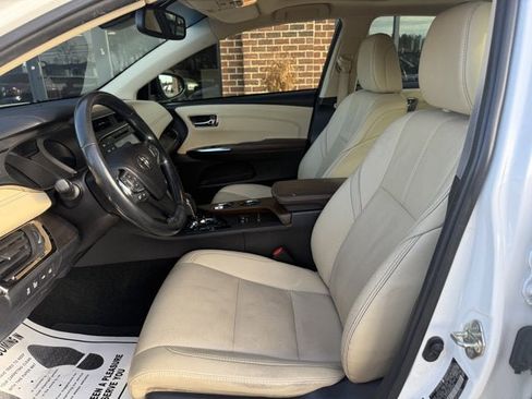 Used 2018 Toyota Avalon Limited image 14