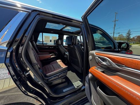 Used 2023 GMC Yukon Denali Ultimate AWD/4WD image 32