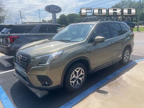 Used 2022 Subaru Forester Premium AWD/4WD image 1
