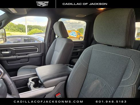 Used 2024 RAM 2500 Big Horn w/ Night Edition AWD/4WD image 9