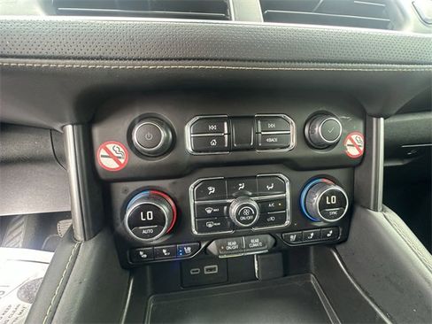 Used 2024 Chevrolet Suburban Premier image 16