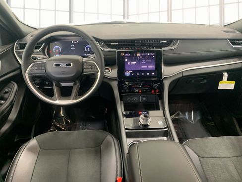 New 2025 Jeep Grand Cherokee L Altitude image 25