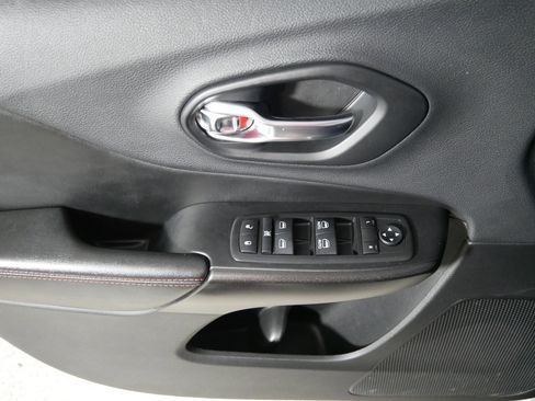 Used 2019 Jeep Cherokee Trailhawk w/ Cold Weather Group AWD/4WD image 19