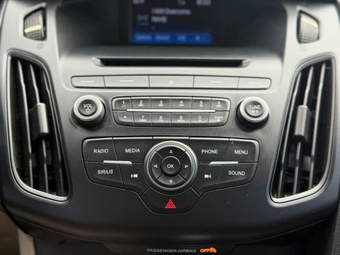 Used 2015 Ford Focus SE FWD image 23