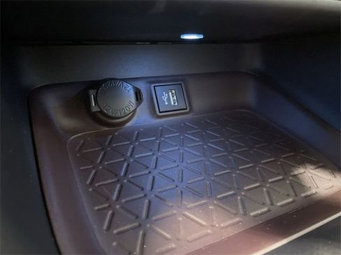 Used 2025 Toyota RAV4 Limited image 29