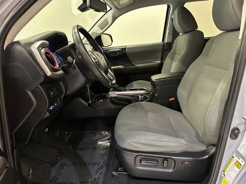 Used 2021 Toyota Tacoma SR5 AWD/4WD image 19