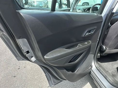 Used 2020 Chevrolet Trax LS FWD image 26
