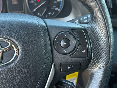 Used 2018 Toyota RAV4 LE FWD image 22
