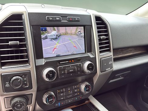 Used 2019 Ford F150 Lariat w/ Equipment Group 502A Luxury AWD/4WD image 37