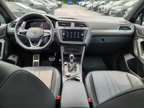 Used 2024 Volkswagen Tiguan SE R-Line AWD/4WD image 8