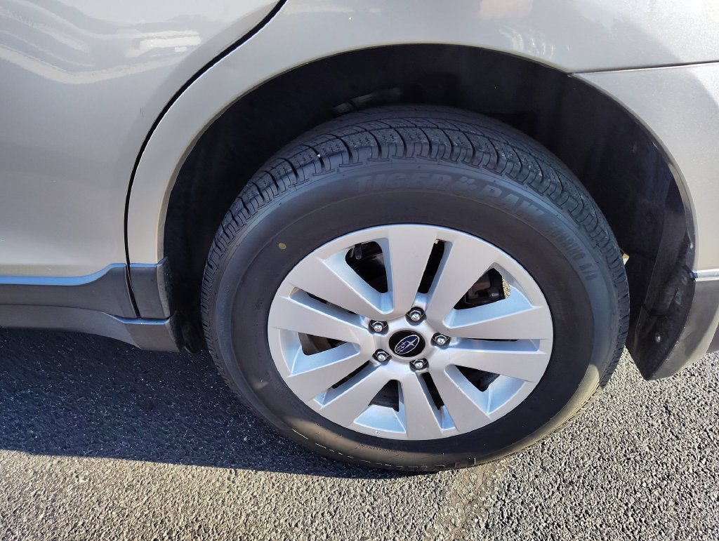Used 2017 Subaru Outback 2.5i Premium w/ Popular Package #2 AWD/4WD image 8