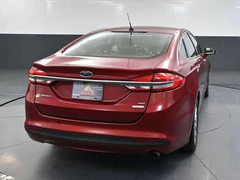 Used 2017 Ford Fusion SE w/ Fusion SE Technology Package image 6
