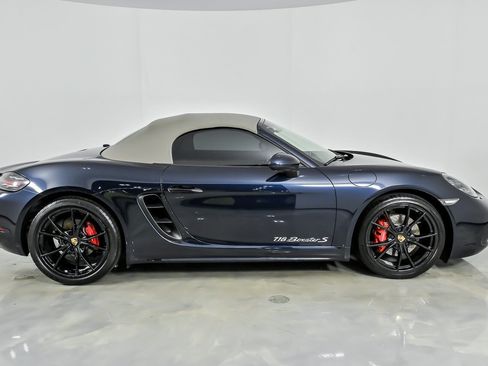 Used 2018 Porsche 718 Boxster S RWD image 40