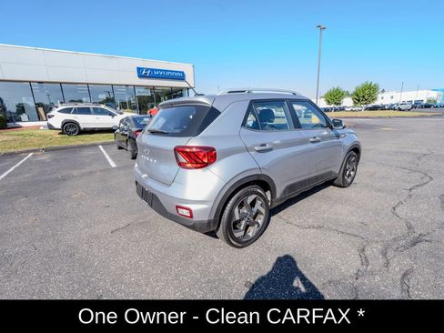 Used 2024 Hyundai Venue SEL image 7