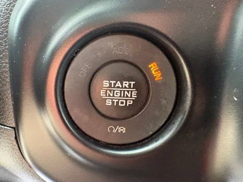 Used 2022 Jeep Wrangler Unlimited Sport AWD/4WD image 22