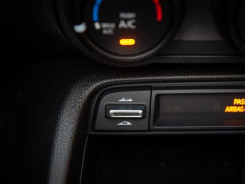 Used 2022 MAZDA MX-5 Miata Club image 38